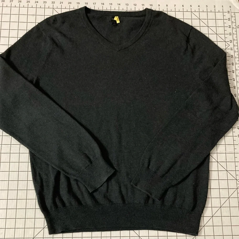 J. Crew Men’s Medium Charcoal Grey‎ V-Neck Sweater